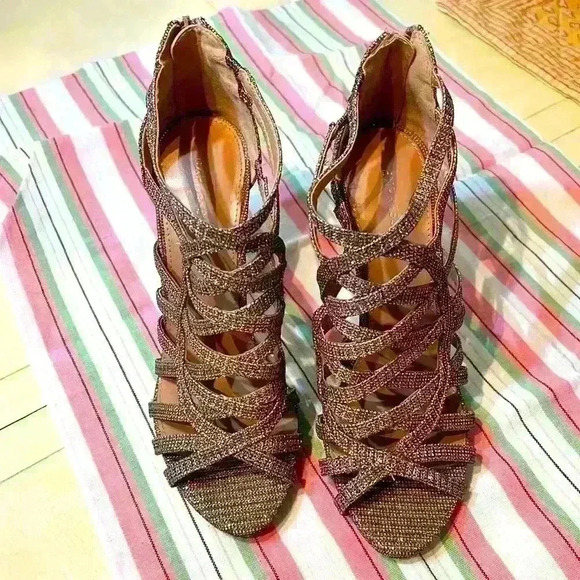 EXPRESS Gold Sandals 5 inch heel with zipper size 7 - Picture 1 of 5